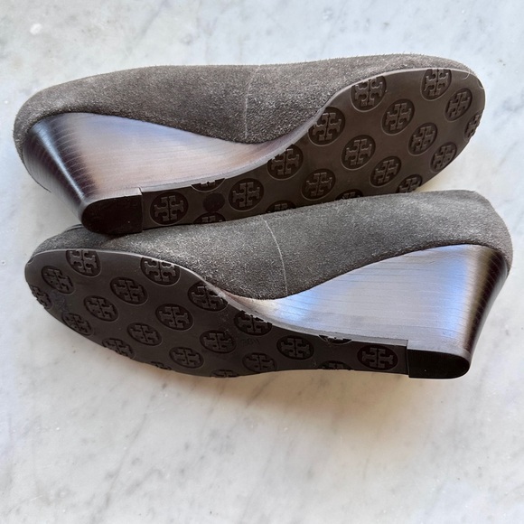 Tory Burch Women's Taupe Suede Heels - Picture 5 of 7